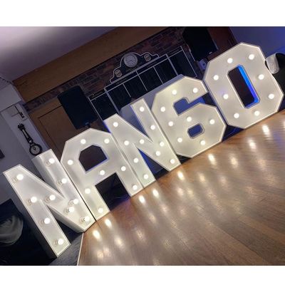 Aço inoxidável LED Marquise Cartas de amor para luzes de decoração de casamento Complemento perfeito