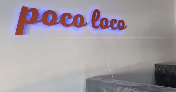 Tabela de iluminação LED de metal personalizada para interiores e exteriores