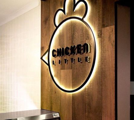 Letras LED de aço inoxidável com tamanho personalizado e fonte de luz