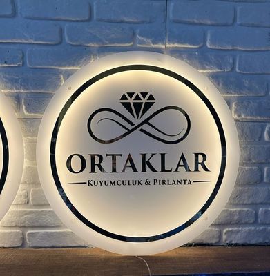 Caixa de luz de publicidade acrílica LED de 12 V de tensão de entrada para sinalização e promoção externas
