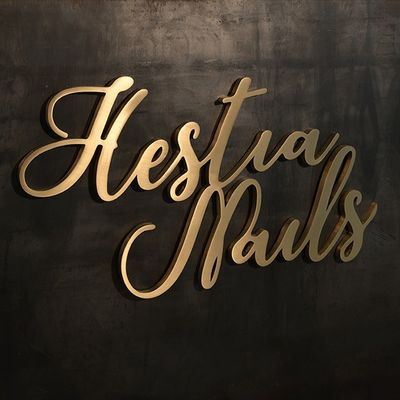 Logotipo de letra de metal anti-ferrugem com 50000 horas de vida útil e design de cores personalizadas