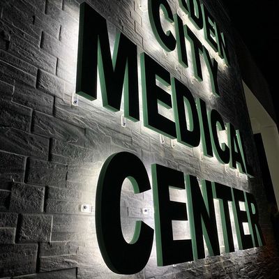 Publicidade Carta personalizada iluminada por trás PC Letras acrílicas 3D LED Sinais iluminados para parede de escritório
