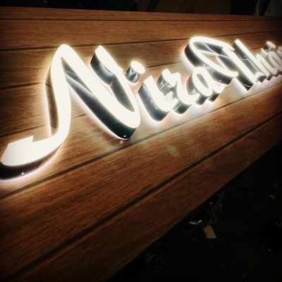 Logotipo de carta de parede interior de aço inoxidável 3D personalizado