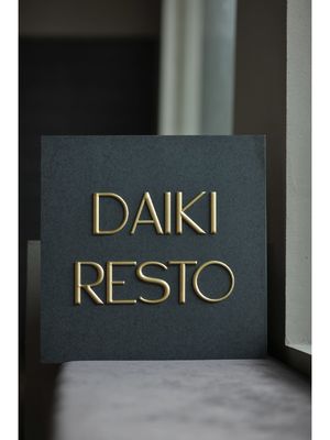 Sinais de logotipo de metal ao ar livre Placas redondas impressas duráveis para galerias de arte Placa de gravura