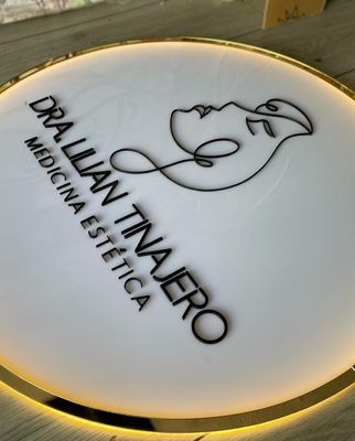 Sinais de LED de aço inoxidável personalizáveis para A-Z e alfabeto de números