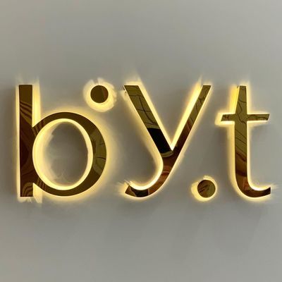 Logotipo de letras de parede de escritório em LED 3D para sinalização de publicidade comercial de metal personalizada