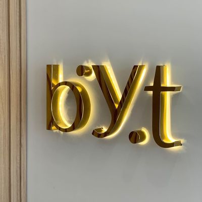 Logotipo de letras de parede de escritório em LED 3D para sinalização de publicidade comercial de metal personalizada