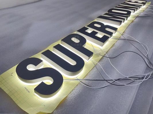 Sinais metálicos fabricados sob medida com letra de alumínio escovado e iluminação traseira LED