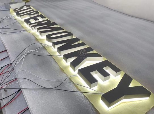 28 C Logotipo 3D de metal escovado para publicidade personalizada de empresas de interior e exterior