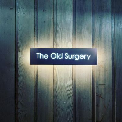 Sinalização de carta personalizada Sinalização acrílica de hotel interior e LED exterior 3D para hospitais