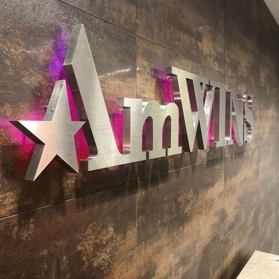 Sinalização LED 3D versátil para edifícios comerciais personalizados e publicidade interna / externa