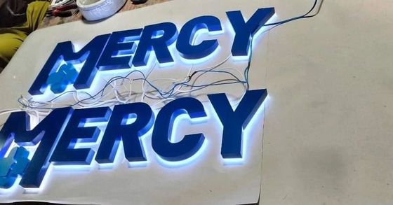 Sinalização LED 3D versátil para edifícios comerciais personalizados e publicidade interna / externa