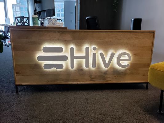 12V LED Strips Custom Metal Business Advertising Signage para escritório Logotipo de letras de parede