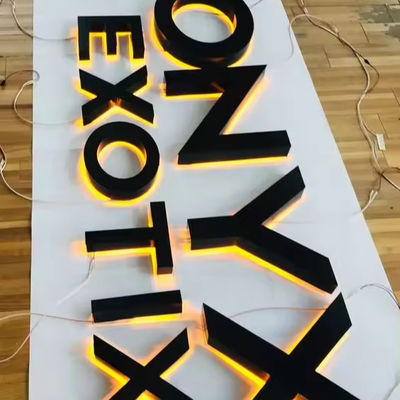 Logotipo exterior de aço inoxidável Muralha de negócios Faça uma declaração com letras retroiluminadas