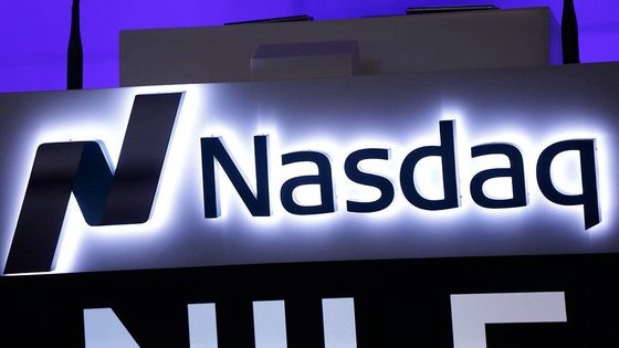 Letras personalizadas de 3D LED iluminadas na frente da loja