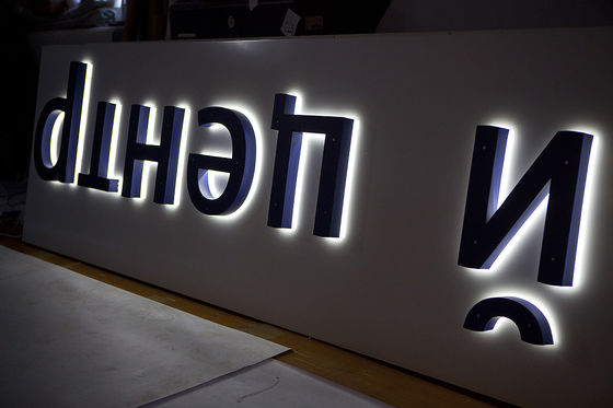Custom Laser Cutting 3D Metal Titânio Wall Logo Signs para instalação em parede