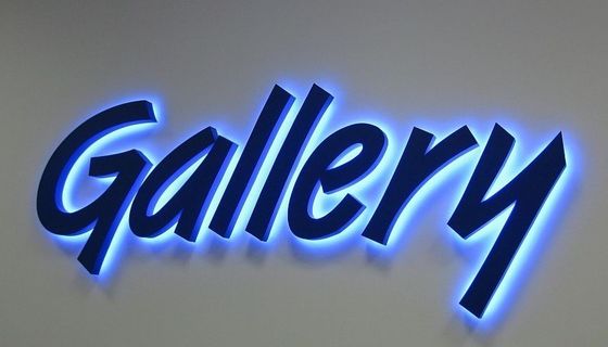 Custom Laser Cutting 3D Metal Titânio Wall Logo Signs para instalação em parede