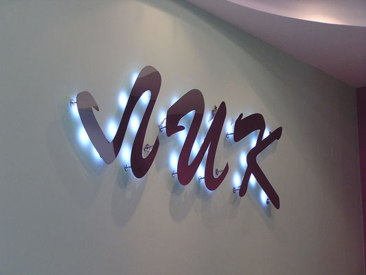 3D Custom Seiko LED retroiluminado Palavra de aço inoxidável sinal de carta de canal para loja de varejo