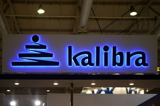 Sinalização logotipo retroiluminado letras LED com luz branca suave e quente