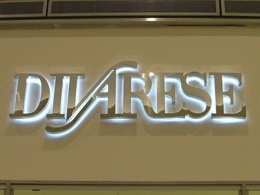 Sinalização logotipo retroiluminado letras LED com luz branca suave e quente